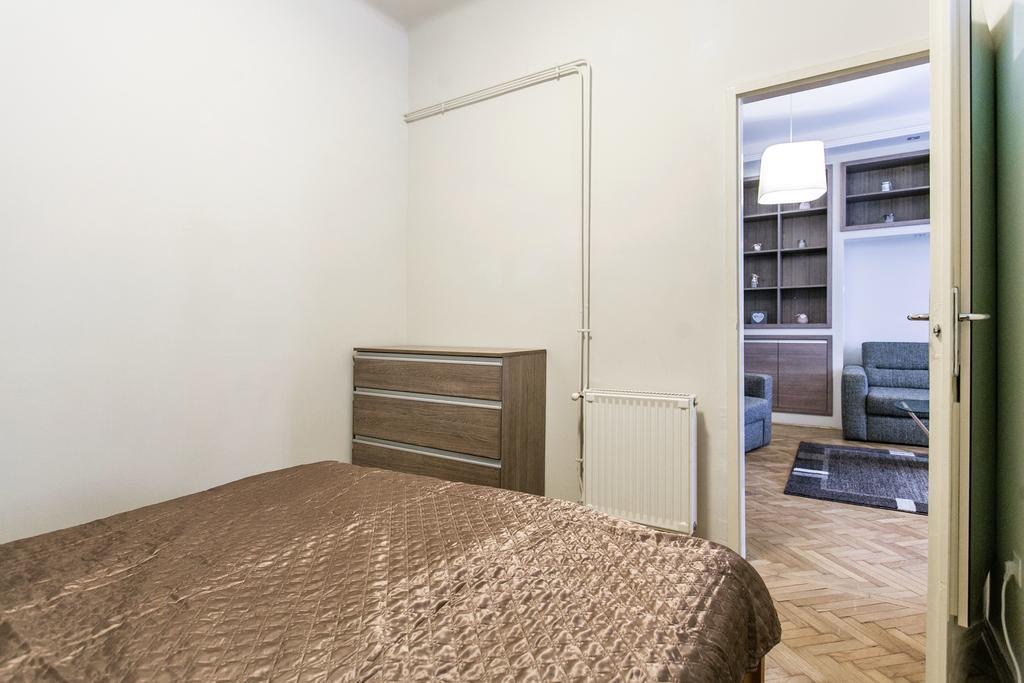 Apartment at Nagymező Budapest Kültér fotó