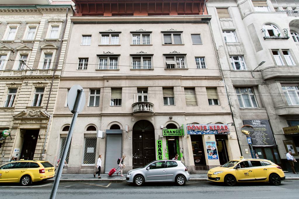 Apartment at Nagymező Budapest Kültér fotó