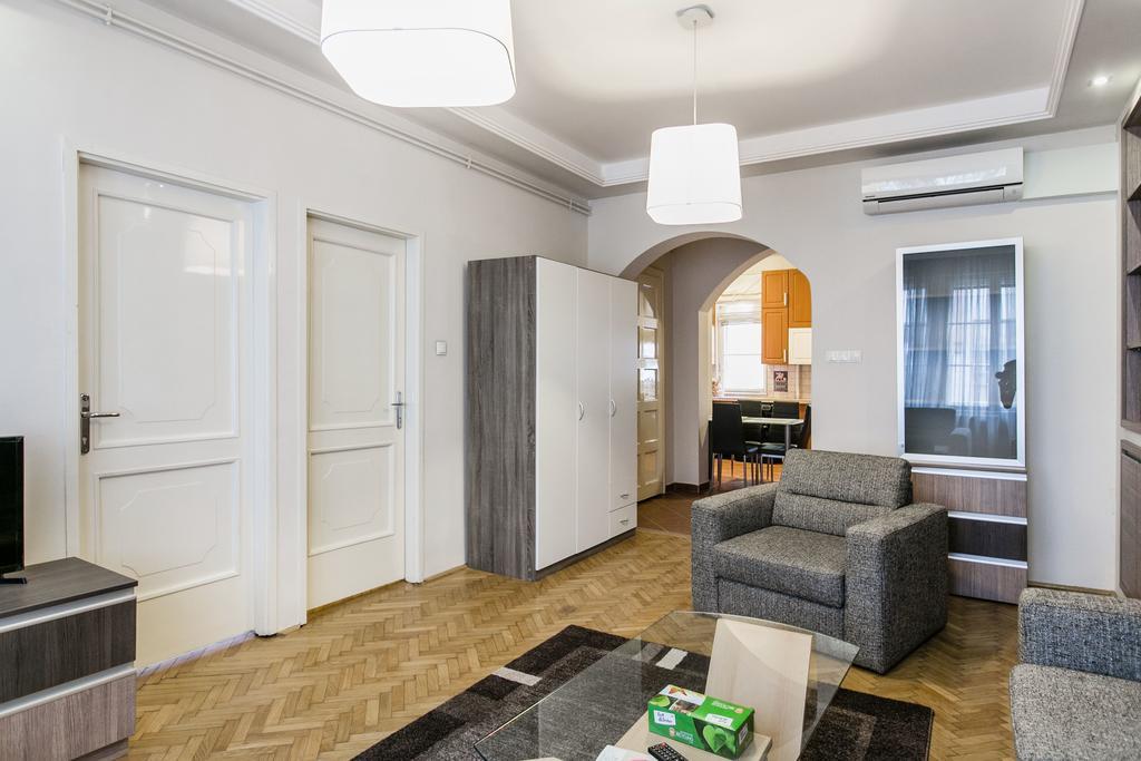 Apartment at Nagymező Budapest Kültér fotó